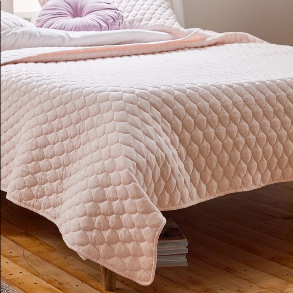 Urban Outfitters Other - UO Scalloped Cotton Jersey Quilt